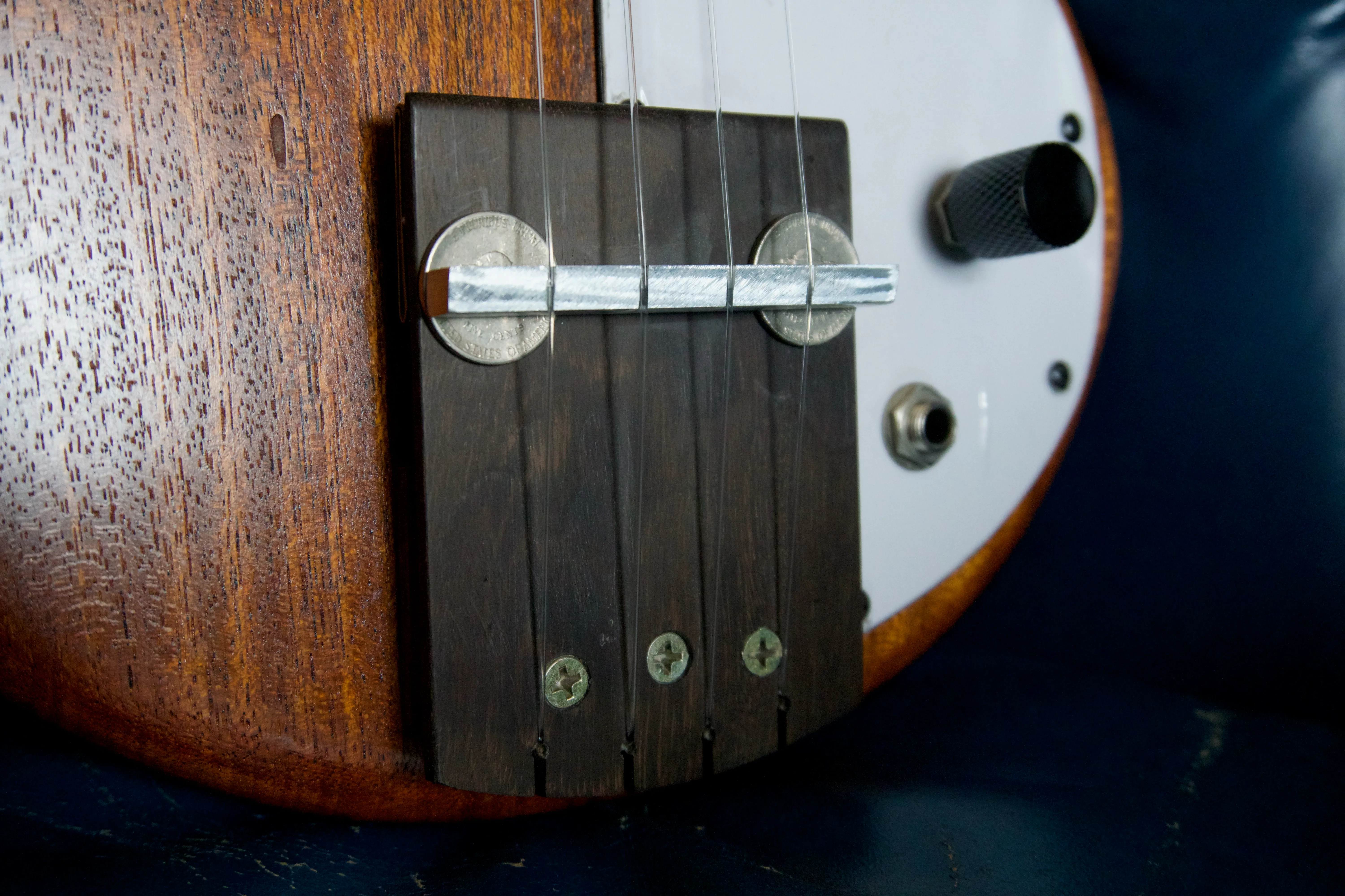 Electric ukulele, bridge