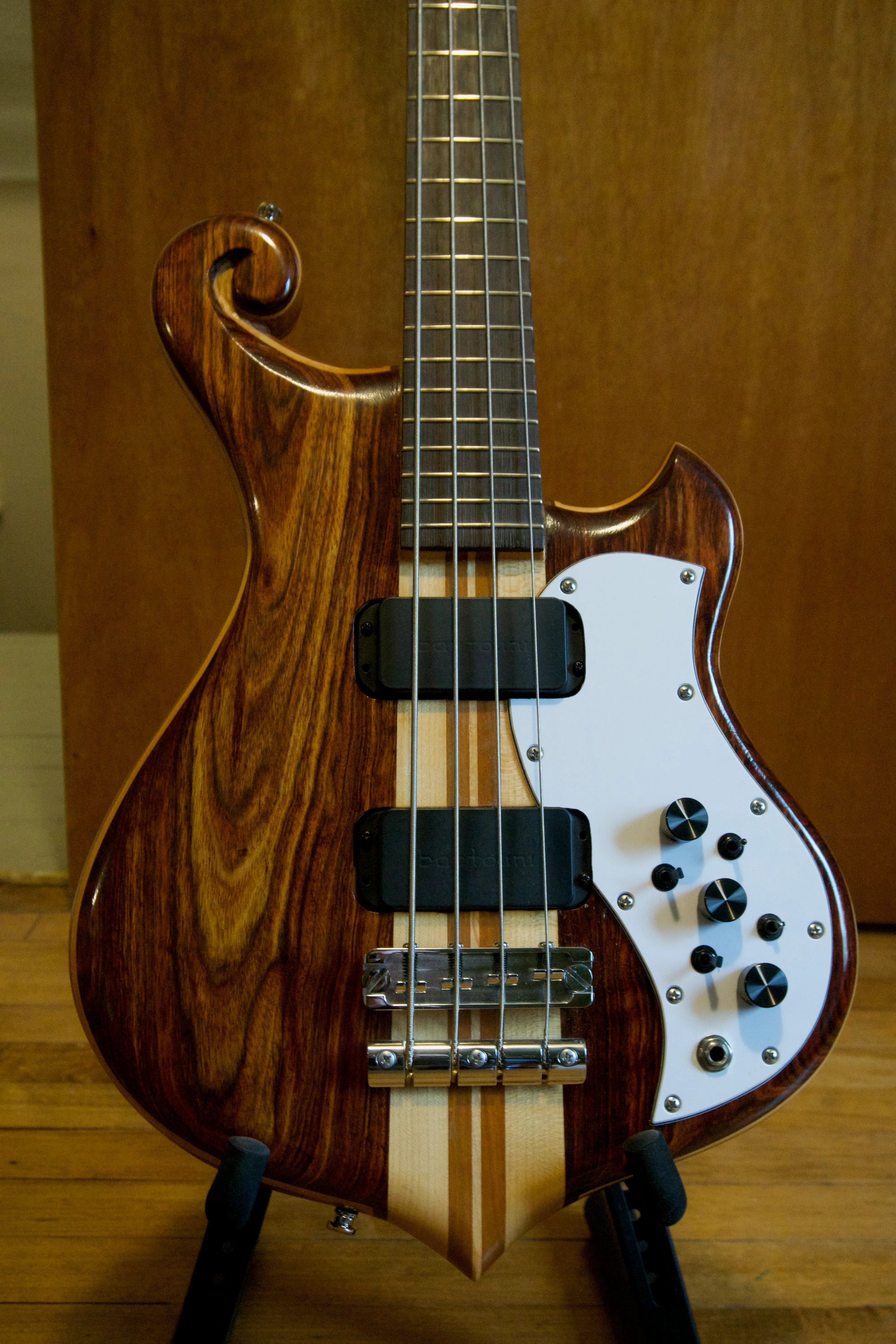 Bass guitar, front